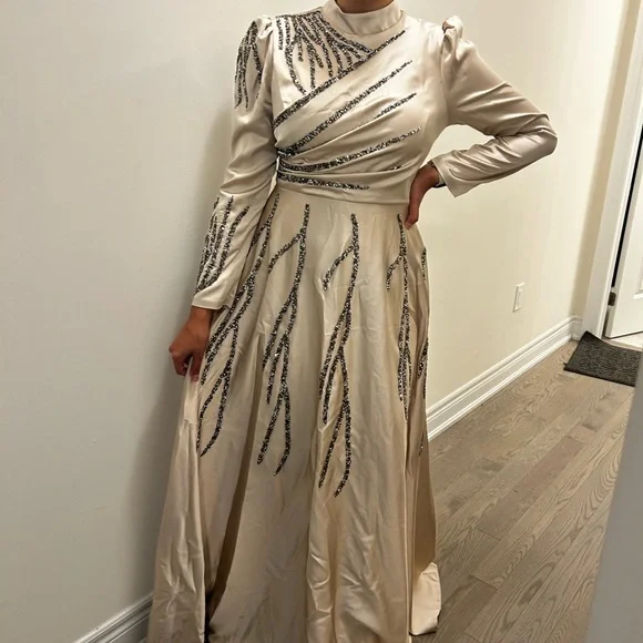 Modest women party dress in Beige with full sleeves - Picture 4 of 5